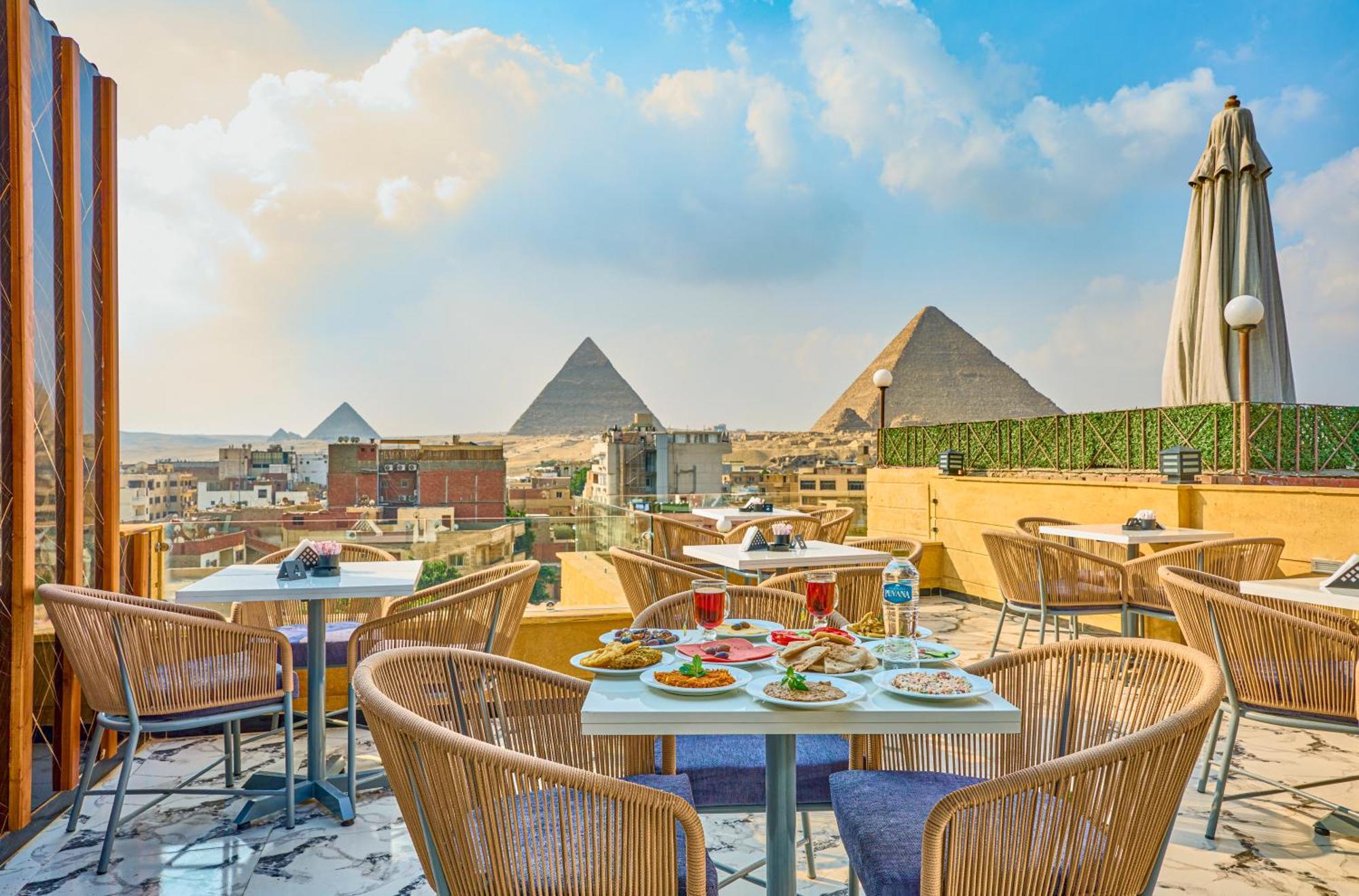 Cleopatra Tower Pyramid View Hotel Kafret el-Gabal Exterior foto