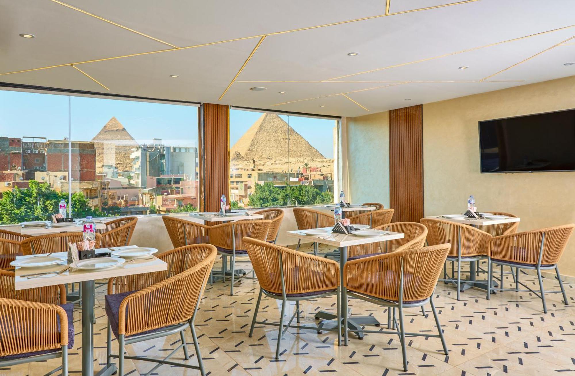 Cleopatra Tower Pyramid View Hotel Kafret el-Gabal Exterior foto
