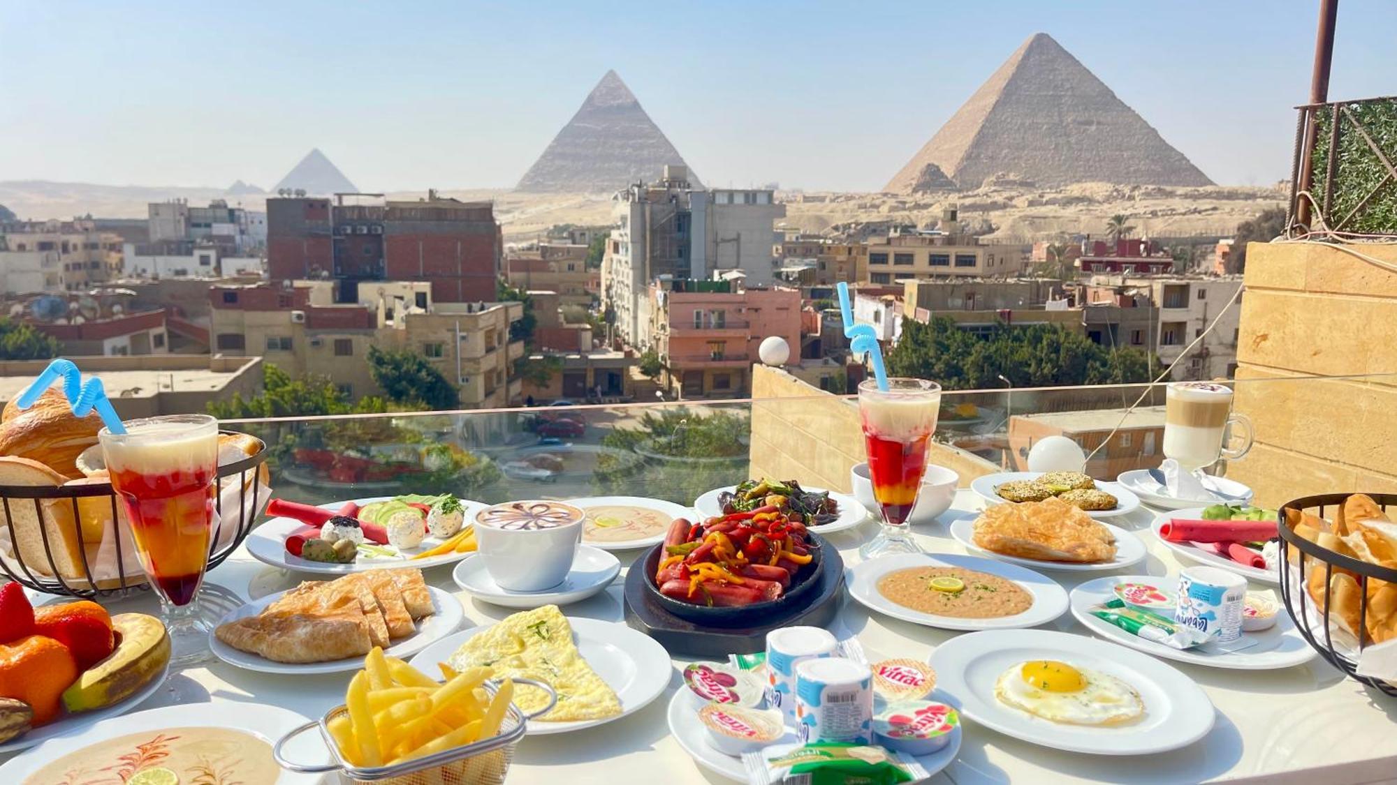 Cleopatra Tower Pyramid View Hotel Kafret el-Gabal Exterior foto